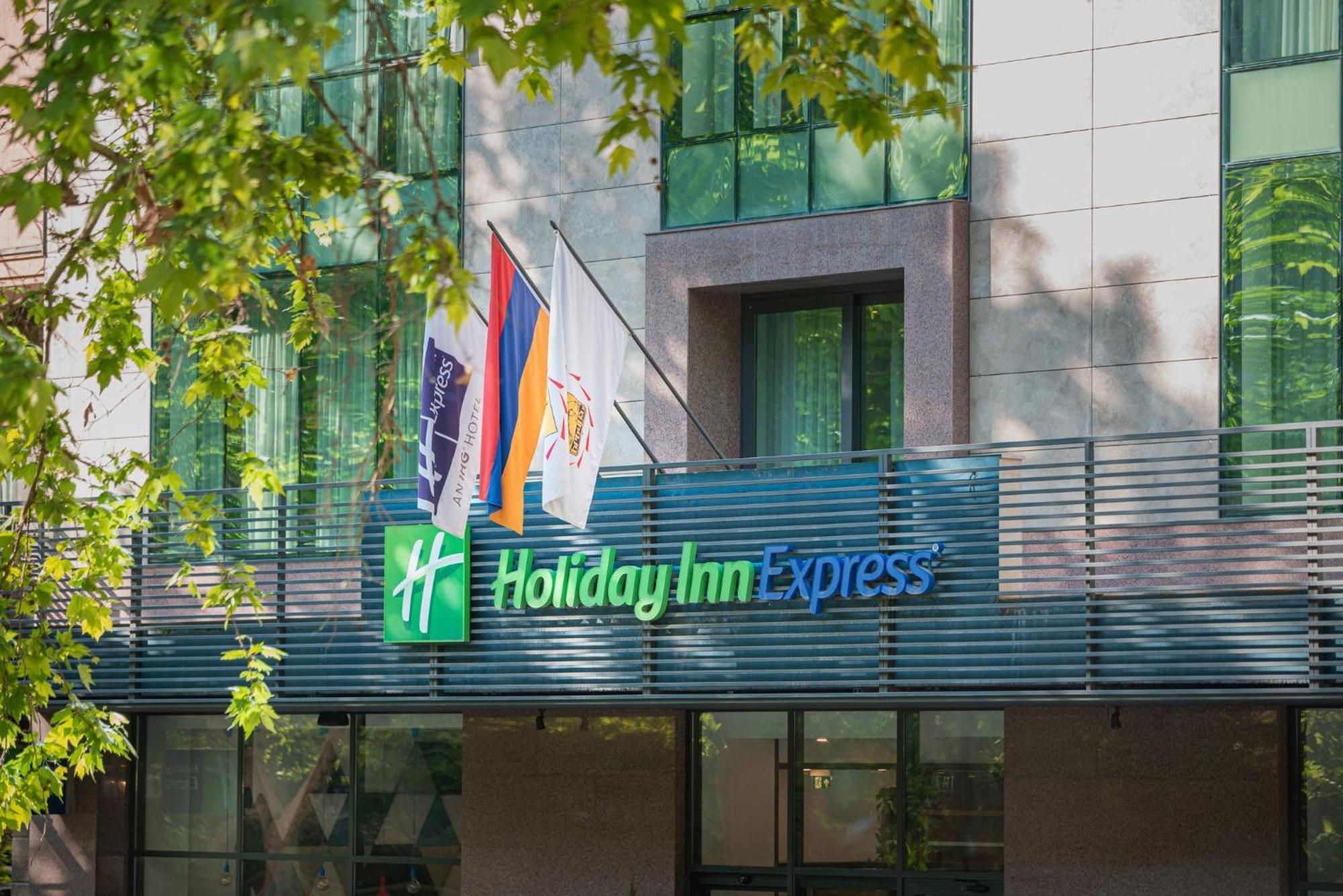 Holiday Inn Express - Yerevan, An Ihg Hotel Exterior photo