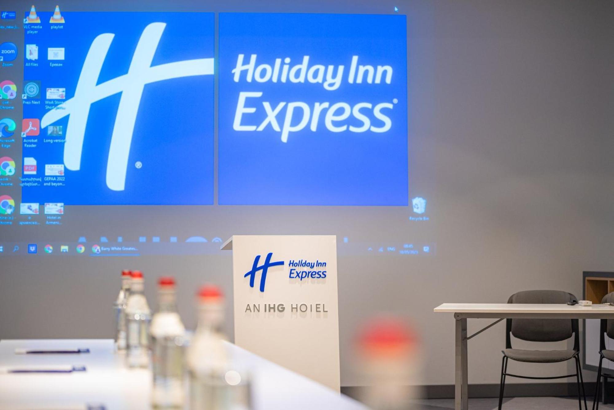 Holiday Inn Express - Yerevan, An Ihg Hotel Exterior photo